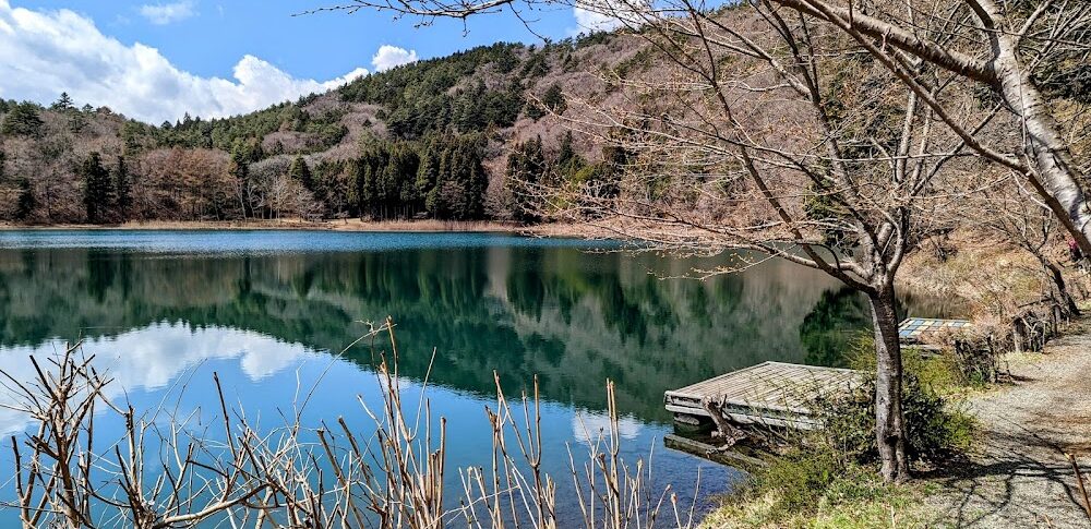 四尾連湖（山梨県）