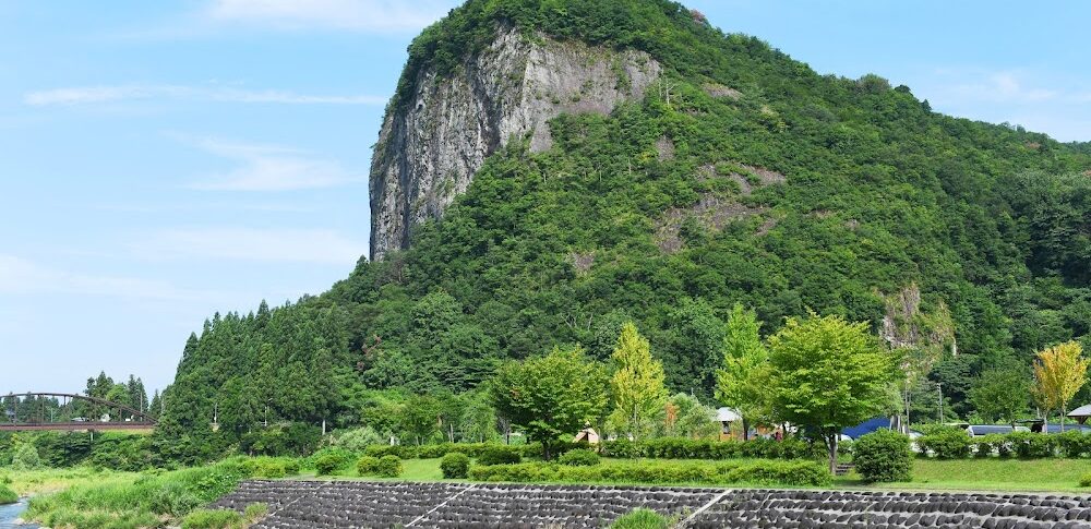 八木ヶ鼻（新潟県）